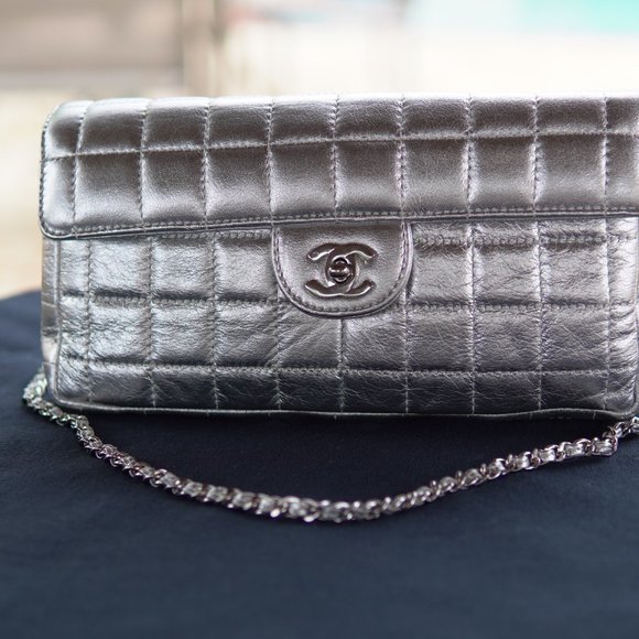 CHANEL Chocolate Bar Chain Shoulder Bag - Picture 3 of 7